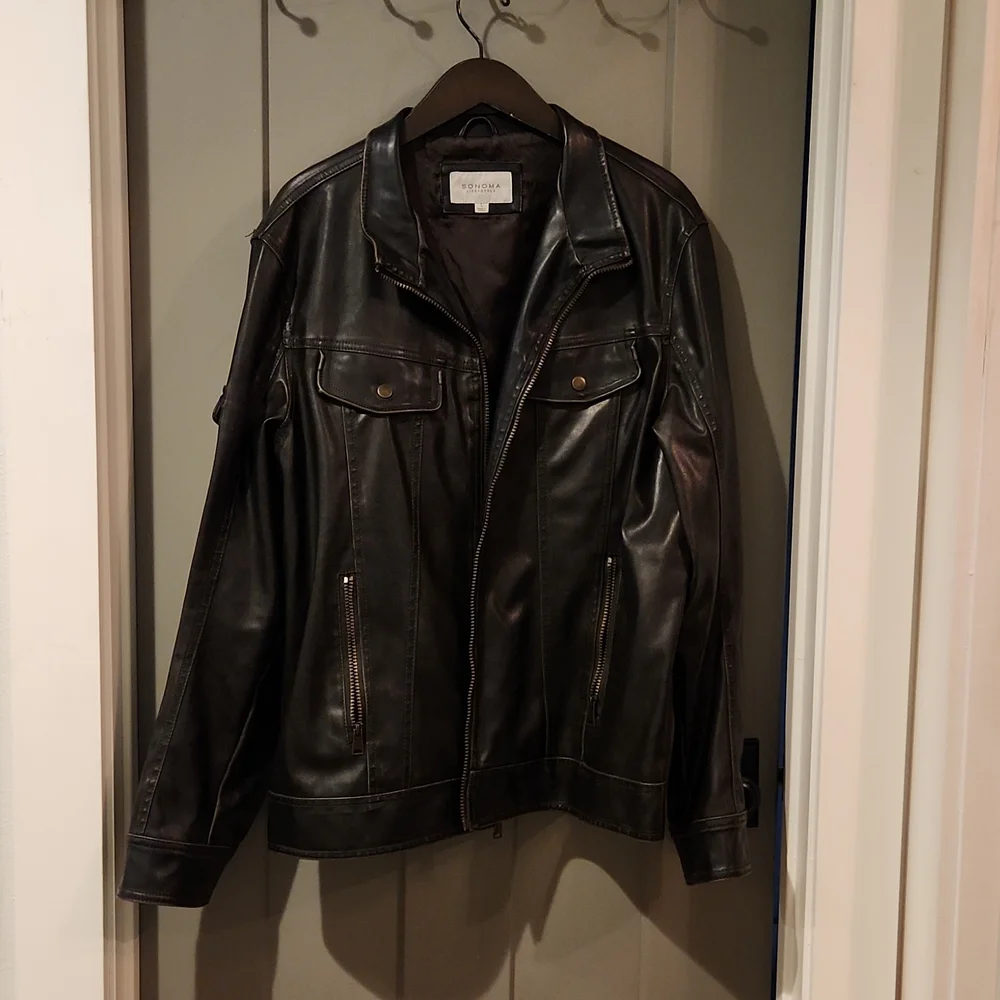 NEW Men's FAUX LEATHER jacket. Size Large. New without tags